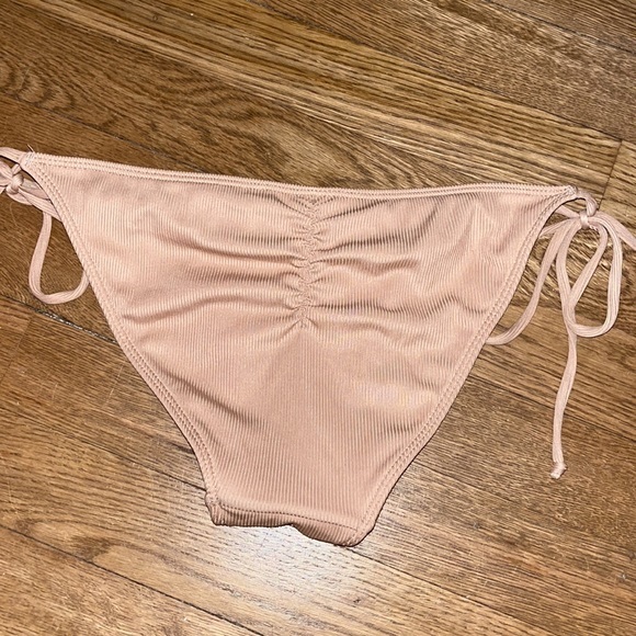 Nude string bikini bottom - Picture 3 of 3